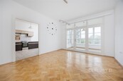 Prostorný byt 3+1 se soukromou zahradou a bazénem, cena 6900000 CZK / objekt, nabízí 