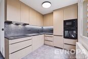 Luxusně zrekonstruovaný byt 3+1 s lodžií , 69 m v Hradci Králové - ul. Hradecká, cena 7500000 CZK / objekt, nabízí 