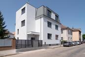 Pronájem luxusního bytu 5+kk v Hradci Králové s vlastním parkování, cena 29000 CZK / objekt / měsíc, nabízí LORD - realitní kancelář spol. s r.o.