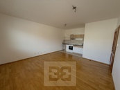 Pronájem bytu 1+kk 36 m2, Hradec Králové, cena 12900 CZK / objekt / měsíc, nabízí Bohemian Estates International s.r.o.