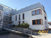 Pronájem nadstandardního bytu 4+kk, 95 m2, Hradec Králové - u Biřičky., cena 30000 CZK / objekt / měsíc, nabízí 