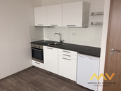 Pronájem rekonstruovaného bytu 1+kk, 30 m2, Hradec Králové - tř. Edvarda Beneše., cena 11000 CZK / objekt / měsíc, nabízí 
