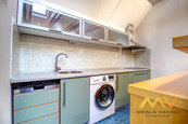 Pronájem podkrovního apartmánu 1+kk o rozloze 98 m2 v centru Hradce Králové - Malé náměstí., cena 23000 CZK / objekt / měsíc, nabízí 