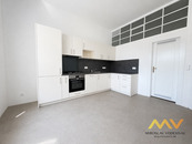 Pronájem výjimečného bytu 3+1 s pracovnou a balkonem, 129 m2 - Hradec Králové, centrum., cena 23000 CZK / objekt / měsíc, nabízí 