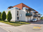 Pronájem bytu 2+kk s balkonem a 2 parkovacími místy, 66 m2, Hradec Králové - Svobodné Dvory., cena 18000 CZK / objekt / měsíc, nabízí Miroslav Vodehnal, Realitní kancelář