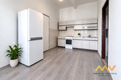 Pronájem prostorného bytu 3+1 s lodžií, 98 m2 - Hradec Králové, centrum., cena 21000 CZK / objekt / měsíc, nabízí 