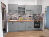 Pronájem pěkného bytu 2+1 s balkónem po kompletní rekonstrukci v centru Hradce Králové, cena 16000 CZK / objekt / měsíc, nabízí 