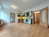 Pronájem bytu 2+kk, Ve Stromovce, Hradec Králové Třebeš, 15.900 Kč/měs, 45 m2 + předzahrádka 39 m2, cena 17000 CZK / objekt / měsíc, nabízí 